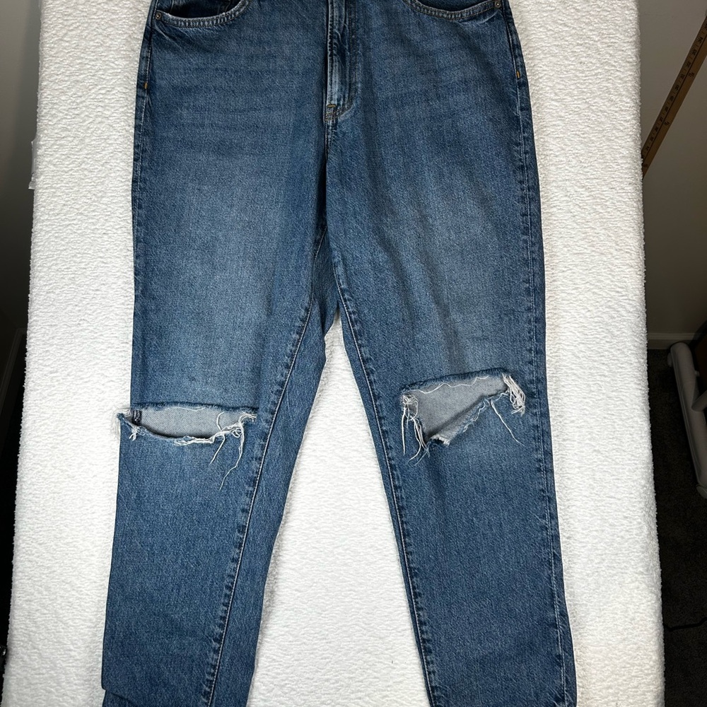 H&M Mom Jeans Ultra High Rise Distressed Knees Size 12